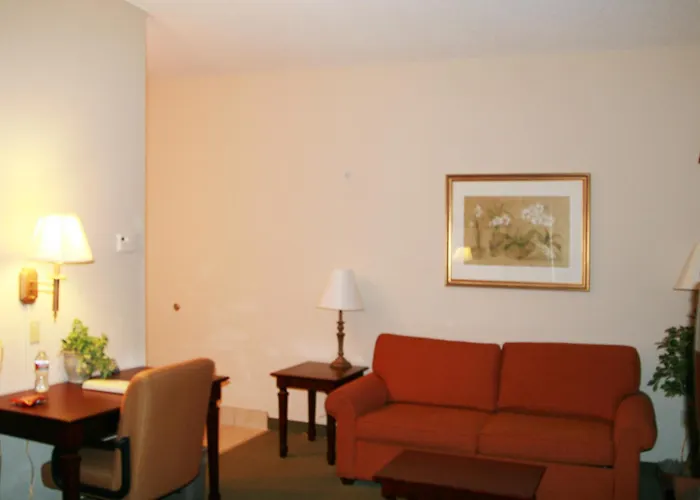 Hotel Hampton And Lafayette